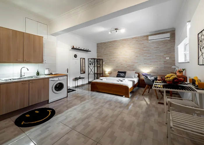 Kamari Petit & - Chania * La Canea