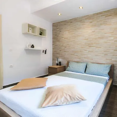 Kamari Apartments - Chania City Апартаменти *